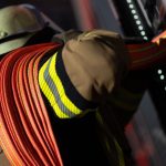 Großbottwar: Haus in Flammen – Bewohner versucht Brand zu löschen