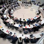 Investitionspaket: Debatte über Investitionspaket – Regierung kündigt Plan an